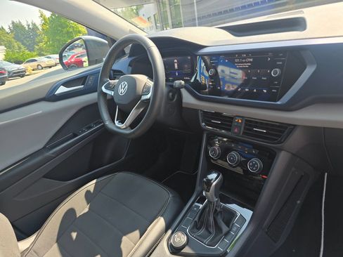 Used 2023 Volkswagen Taos SE w/ Panoramic Sunroof Package AWD/4WD image 10