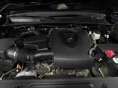 Used 2019 Toyota Tacoma TRD Sport AWD/4WD image 11