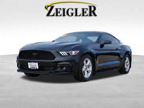 Used 2015 Ford Mustang Premium image 3