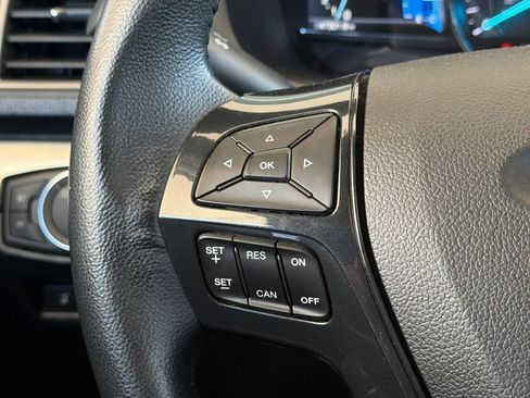 Used 2018 Ford Explorer XLT w/ Equipment Group 202A FWD image 27