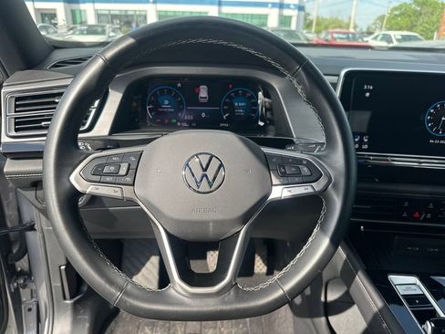 Used 2025 Volkswagen Atlas Cross Sport SE FWD image 41