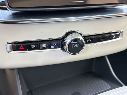 New 2026 Volvo XC90 T8 Ultra w/ Protection Package Premier AWD/4WD image 18