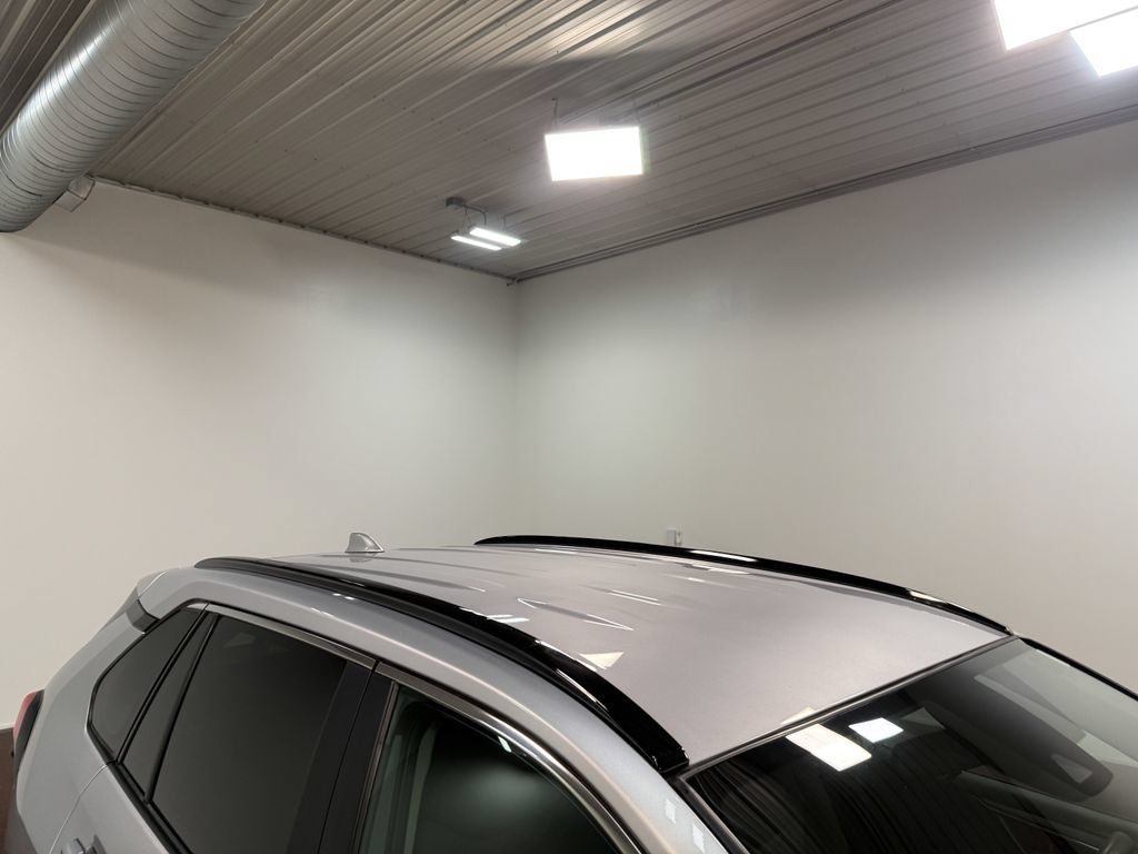 Used 2025 Toyota RAV4 XLE AWD/4WD image 45