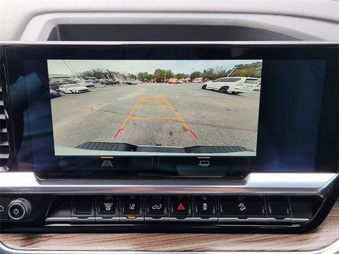 Used 2024 Chevrolet Silverado 2500 LT w/ Convenience Package image 14