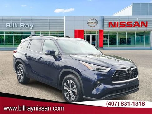 Used 2022 Toyota Highlander XLE FWD image 1