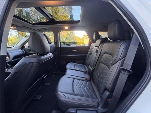 Used 2024 Nissan Pathfinder Platinum w/ Cargo Package image 29