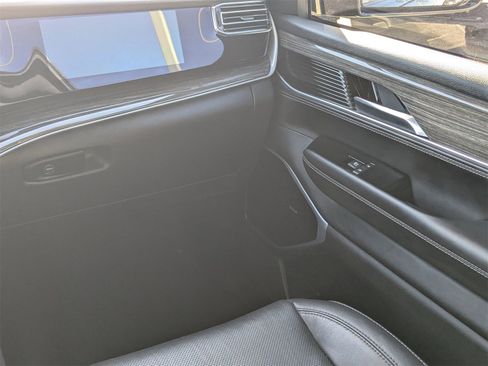 Used 2022 Jeep Wagoneer Series III w/ Premium Group I image 19