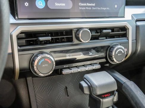 Used 2025 Toyota Tacoma TRD Off-Road AWD/4WD image 37