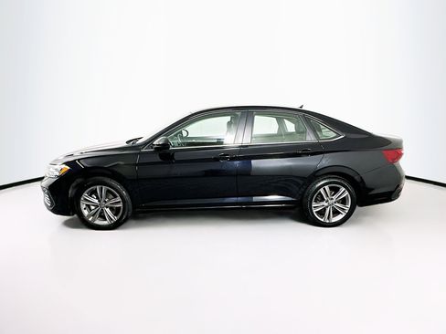 Used 2024 Volkswagen Jetta SE image 4