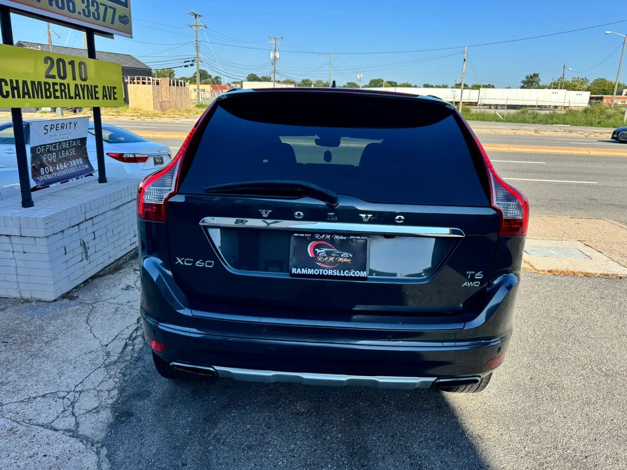 Used 2015 Volvo XC60 T6 w/ Protection Package AWD/4WD image 4