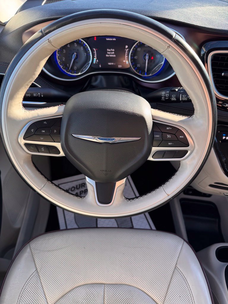 Used 2019 Chrysler Pacifica Limited FWD image 26