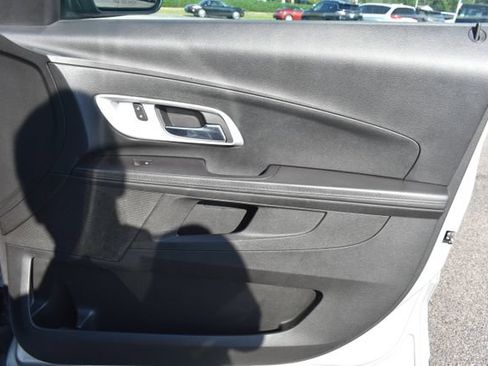 Used 2017 Chevrolet Equinox LS FWD image 36