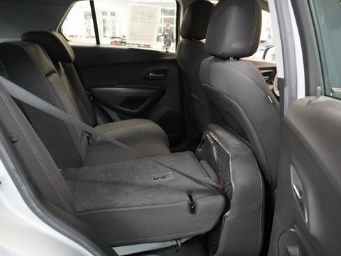 Used 2021 Chevrolet Trax LS image 28