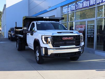 New 2025 GMC Sierra 3500 Pro w/ Convenience Package