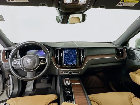 Used 2023 Volvo XC60 T8 Ultimate image 3