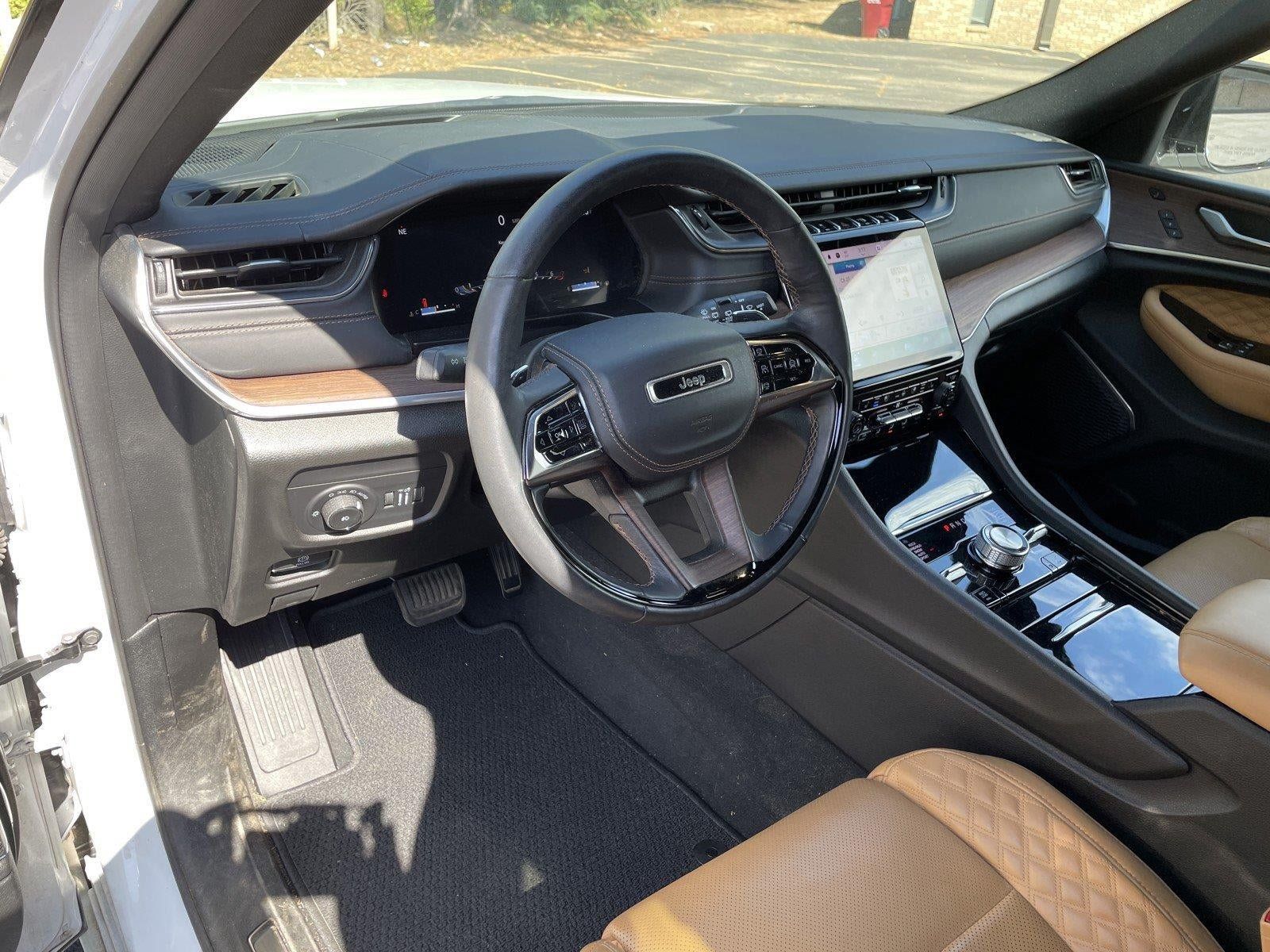 Used 2023 Jeep Grand Cherokee Summit w/ Adv Protech Group IV AWD/4WD image 17