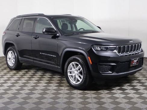 Used 2023 Jeep Grand Cherokee Laredo AWD/4WD image 47
