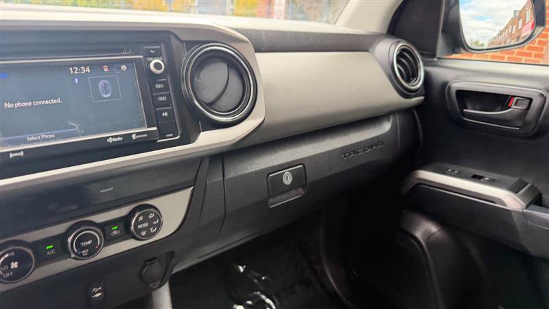 Used 2017 Toyota Tacoma SR5 AWD/4WD image 33