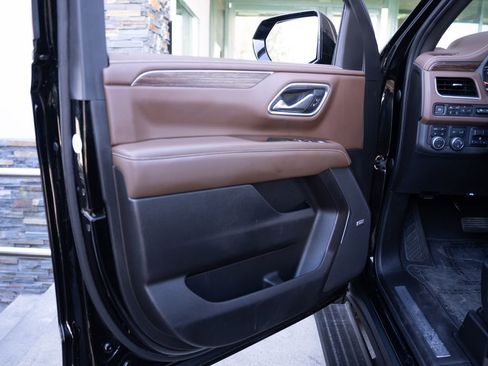 Used 2021 Chevrolet Suburban High Country image 9