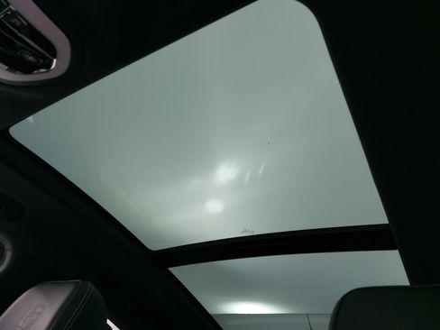 New 2026 Porsche Macan Turbo image 32