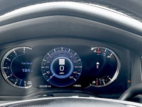 Used 2018 Cadillac Escalade ESV 4WD image 32