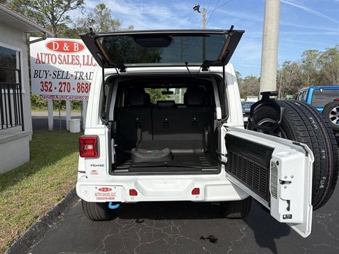 Used 2023 Jeep Wrangler Unlimited Sahara image 31