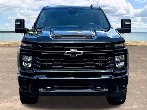 Used 2024 Chevrolet Silverado 2500 Custom w/ Custom Value Package AWD/4WD image 2