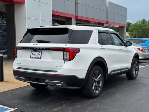 Used 2025 Ford Explorer Active w/ Active Comfort Package AWD/4WD image 3