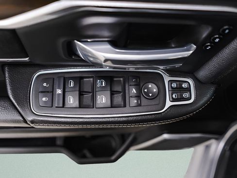 Used 2024 RAM 2500 Laramie image 30