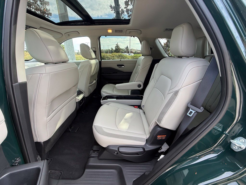 Used 2024 Nissan Pathfinder SL w/ SL Premium Package FWD image 22