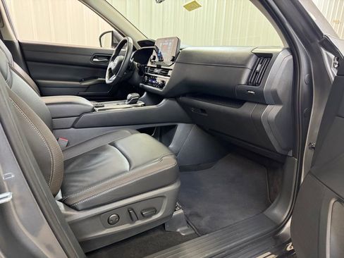 Used 2025 Nissan Pathfinder SL image 26