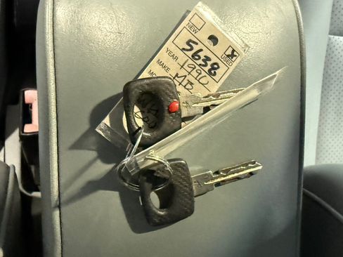 Used 1990 Mercedes-Benz 300 CE Coupe image 48