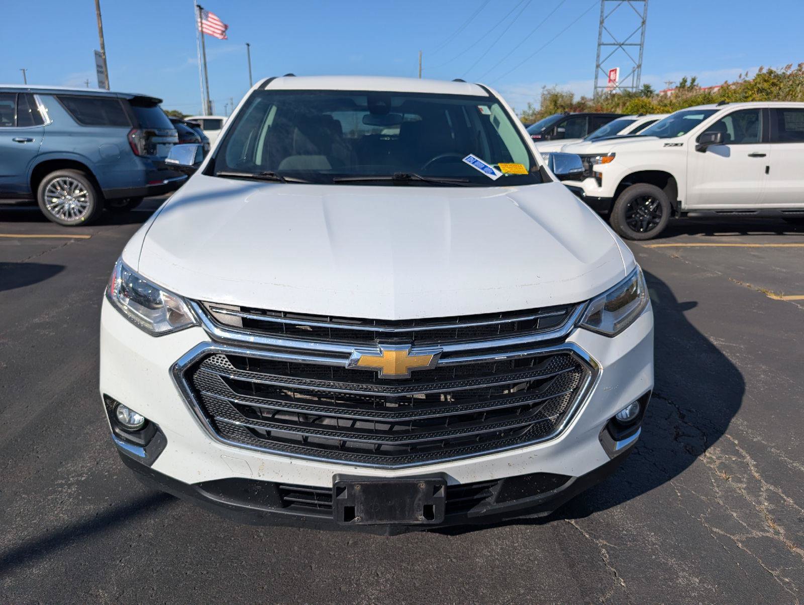 Used 2020 Chevrolet Traverse LT w/ Driver Confidence II Package AWD/4WD image 2