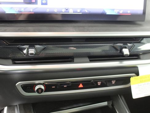 New 2026 BMW X7 xDrive40i w/ Premium Package image 17