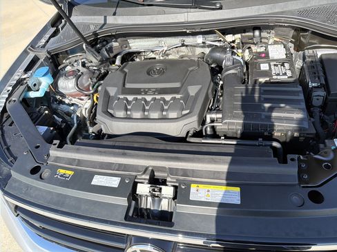 Used 2023 Volkswagen Tiguan SE R-Line image 32