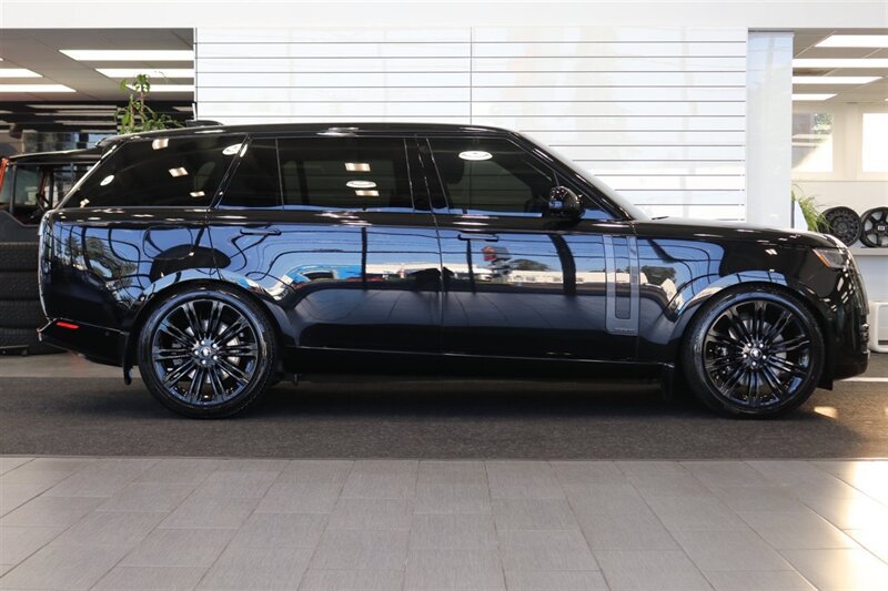 Used 2025 Land Rover Range Rover Long Wheelbase Autobiography AWD/4WD image 5