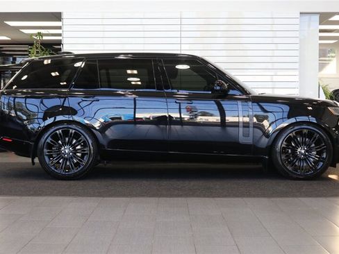 Used 2025 Land Rover Range Rover Long Wheelbase Autobiography AWD/4WD image 5