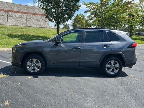 Used 2025 Toyota RAV4 XLE AWD/4WD image 2
