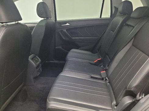 Used 2022 Volkswagen Tiguan SE AWD/4WD image 18
