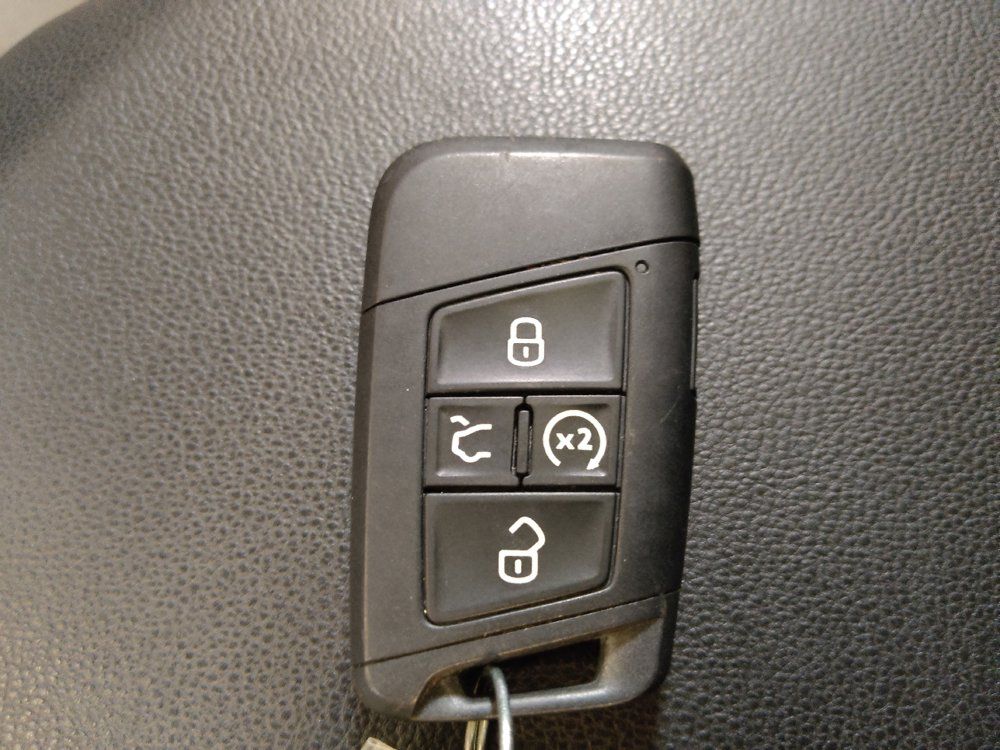 Used 2025 Volkswagen Jetta SE FWD image 32