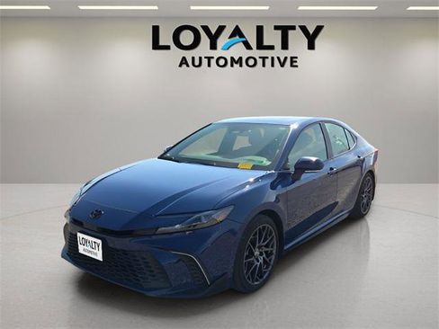Certified 2025 Toyota Camry SE w/ Convenience Package FWD image 1