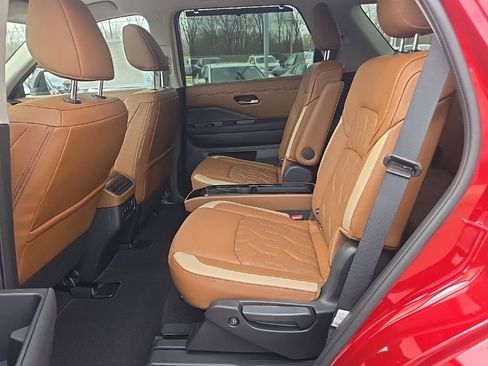 New 2026 Nissan Pathfinder Platinum AWD/4WD image 38