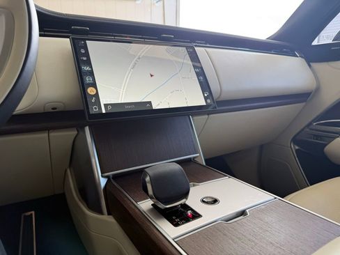 Used 2024 Land Rover Range Rover Long Wheelbase SE AWD/4WD image 34