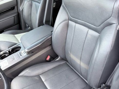 Used 2019 Land Rover Discovery SE image 10