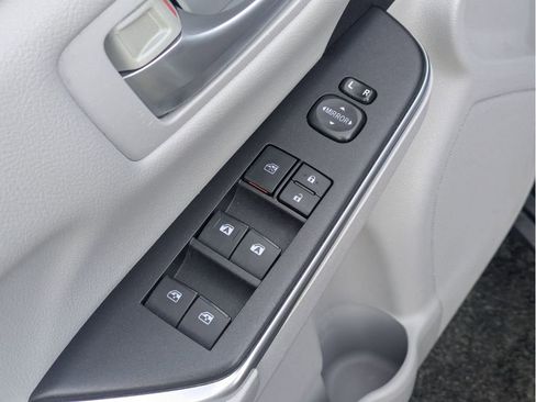 Used 2017 Toyota Camry SE image 13