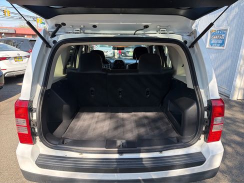 Used 2015 Jeep Patriot High Altitude FWD image 16