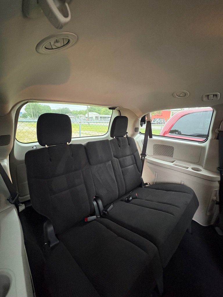 Used 2017 Dodge Grand Caravan SE w/ UConnect Hands-Free Group FWD image 14