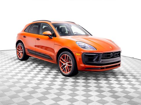 Certified 2023 Porsche Macan S AWD/4WD image 6