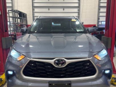 Used 2023 Toyota Highlander XLE