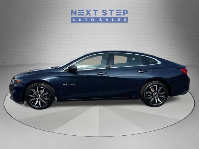 Used 2017 Chevrolet Malibu LT FWD image 4
